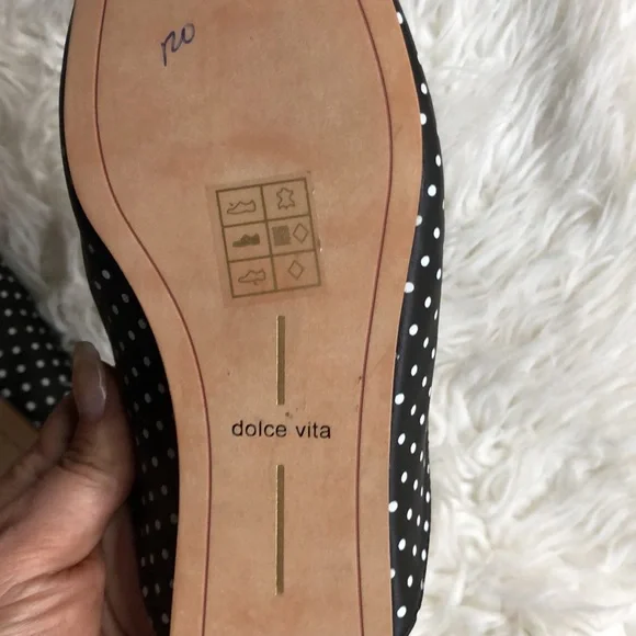 NEW Dolce Vita BRIE Women's Black/White Polka Dots Leather Flats - Picture 6 of 6